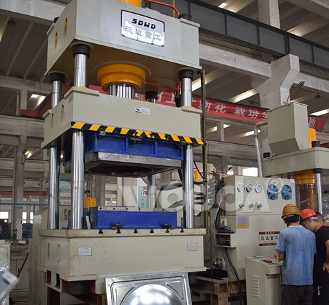 不鏽(xiù)鋼水箱拉伸機(jī)