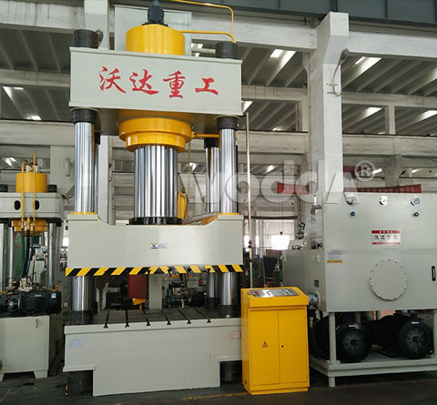 800t四(si)柱液壓(ya)機