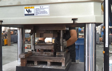 150噸(dūn)錨杆托盤(pán)四柱液壓(ya)機視頻