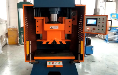 導(dǎo)軌式液壓沖床(chuang)視頻