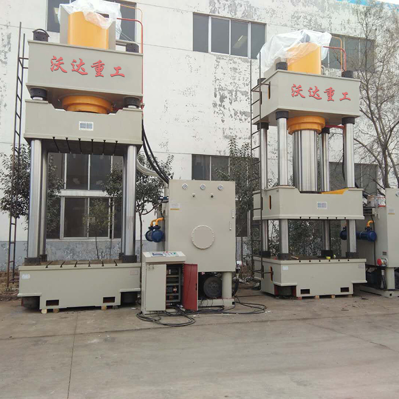 1000噸三梁(liang)四柱液(ye)壓機_1000噸(dūn)壓力機(jī)