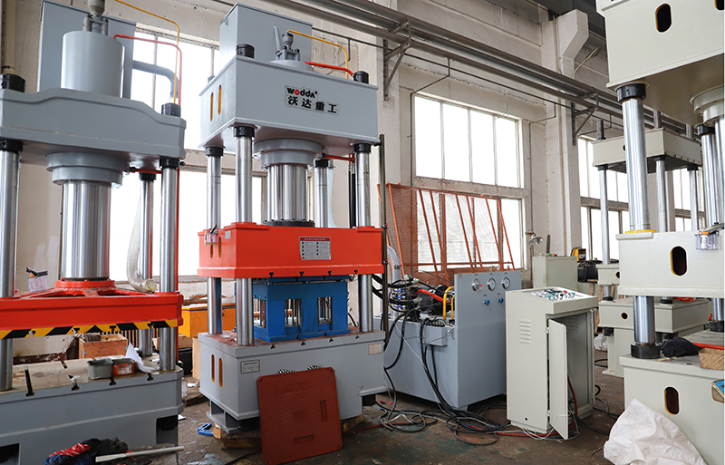 複合樹脂井(jing)蓋模壓液壓(ya)機