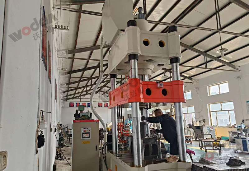 315噸冷擠壓四柱液壓機 315噸冷擠壓四柱液壓機