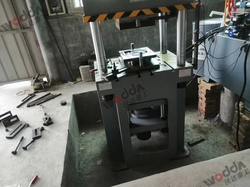 200噸不鏽鋼離心風機成型液壓機