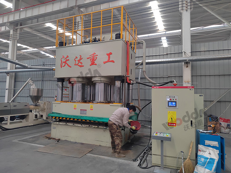 1250噸壓濾機濾闆成型液壓機(圖2) 1250噸壓濾機濾闆成型液壓機(圖2)