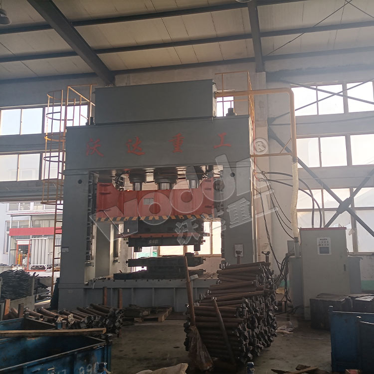 1000噸汽車配件成型液壓機.jpg 1000噸汽車配件成型液壓機.jpg