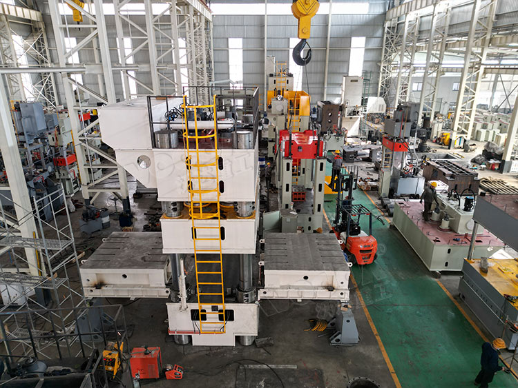 3000噸液壓機車間制造現場 3000噸液壓機車間制造現場