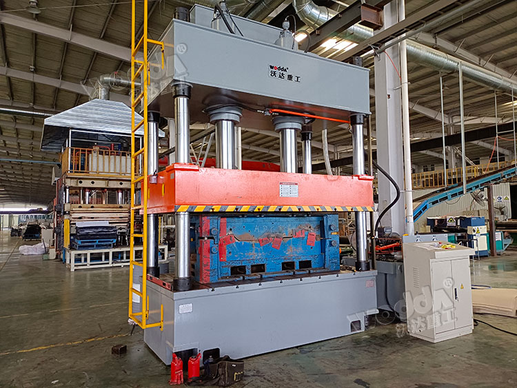 315噸液壓機模壓汽車内飾件 315噸液壓機模壓汽車内飾件