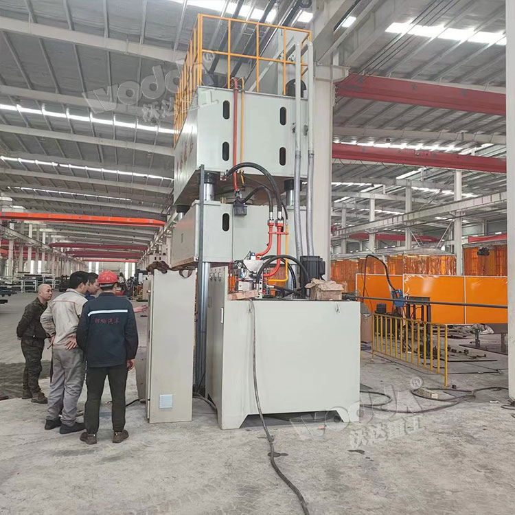 汽車配件拉伸液壓機側面 汽車配件拉伸液壓機側面