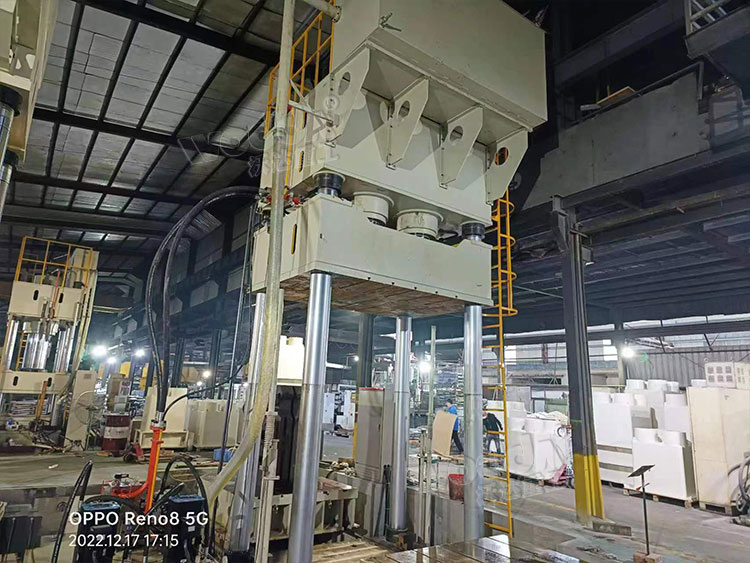 1500噸複合材料成型液壓機 1500噸複合材料成型液壓機