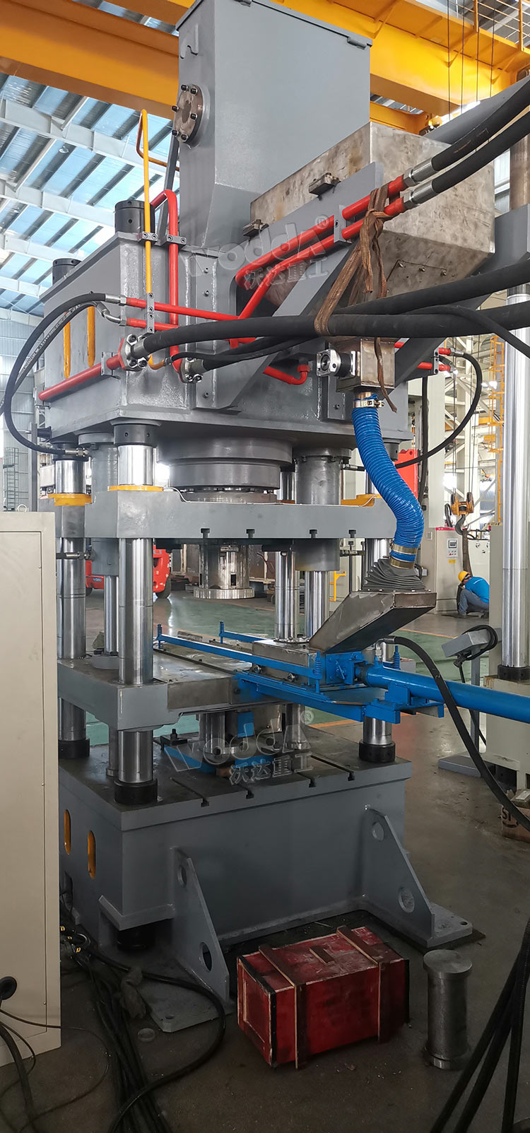 315噸四梁四柱液壓機自動布料裝置2 315噸四梁四柱液壓機自動布料裝置2