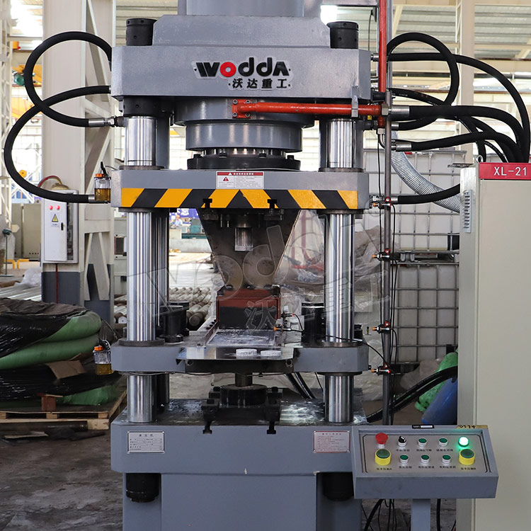 315噸粉末壓塊機 315噸粉末壓塊機