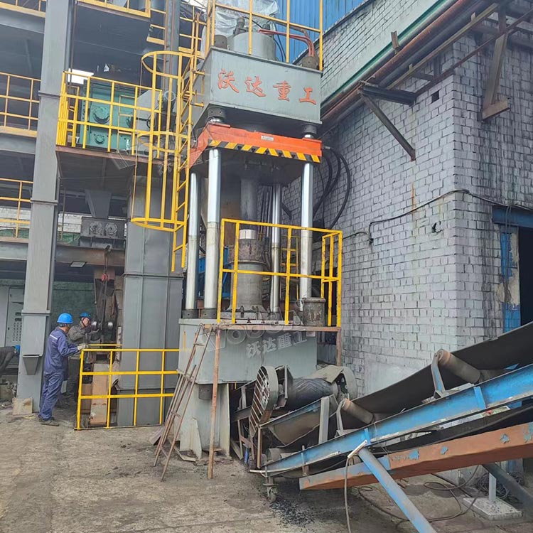 630噸活性炭成型液壓機客戶現場.jpg 630噸活性炭成型液壓機客戶現場.jpg