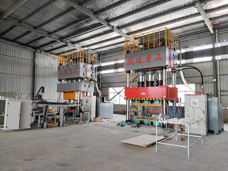 1500噸四柱液壓機模壓SMC汽車擋風闆 1500噸四柱液壓機模壓SMC汽車擋風闆