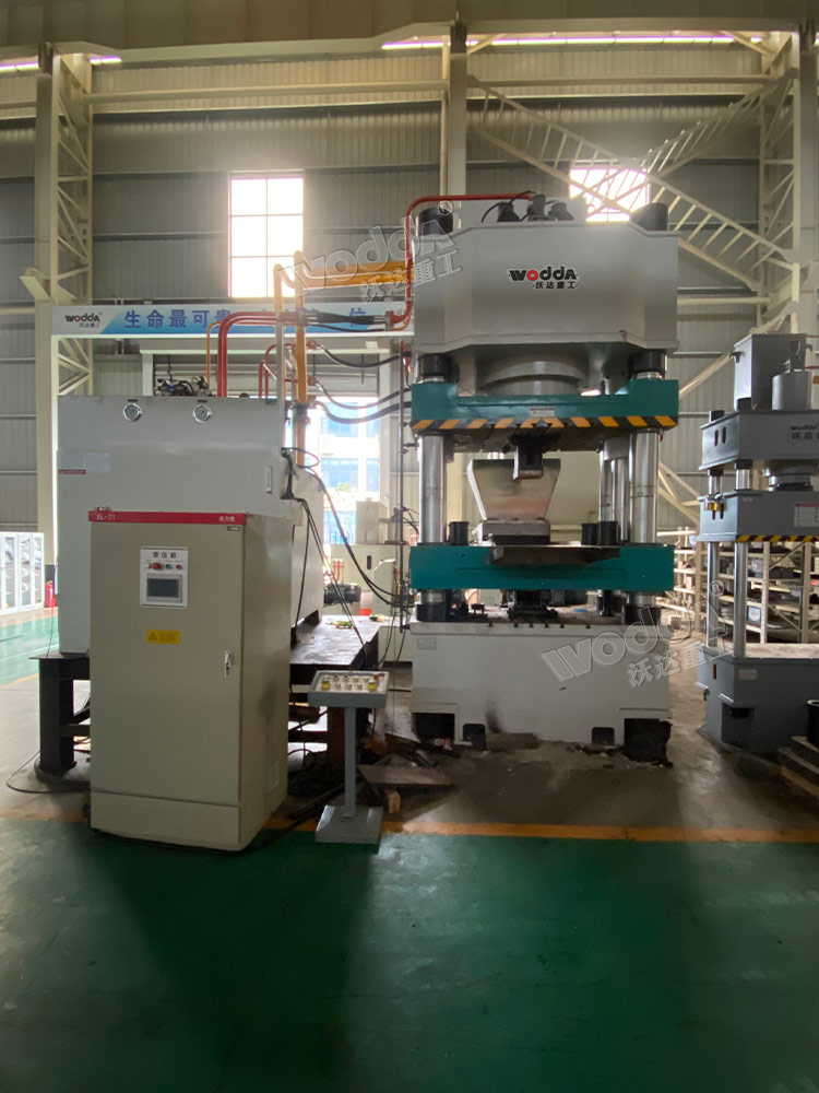 800噸牛羊舔磚液壓機