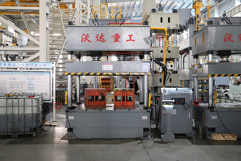 200噸四柱液壓機(台面2000*1500mm) 200噸四柱液壓機(台面2000*1500mm)