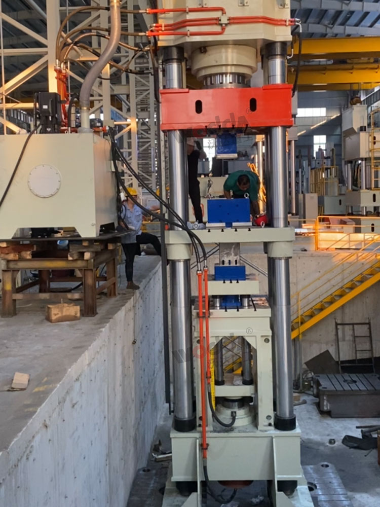 莫來石匣缽液壓機車間試機 莫來石匣缽液壓機車間試機