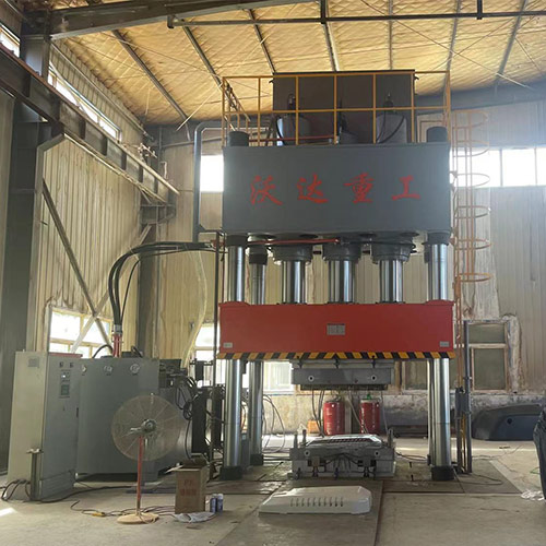 SMC汽車配件(jiàn)成型液壓(ya)機_1500噸四柱(zhu)液壓機