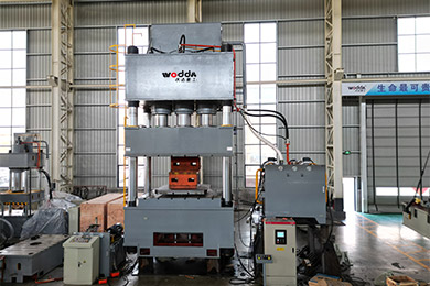 1500噸(dun)四柱拉伸液壓(ya)機（液壓墊）