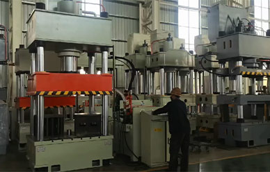 國标315噸四(sì)柱液壓機試(shi)機