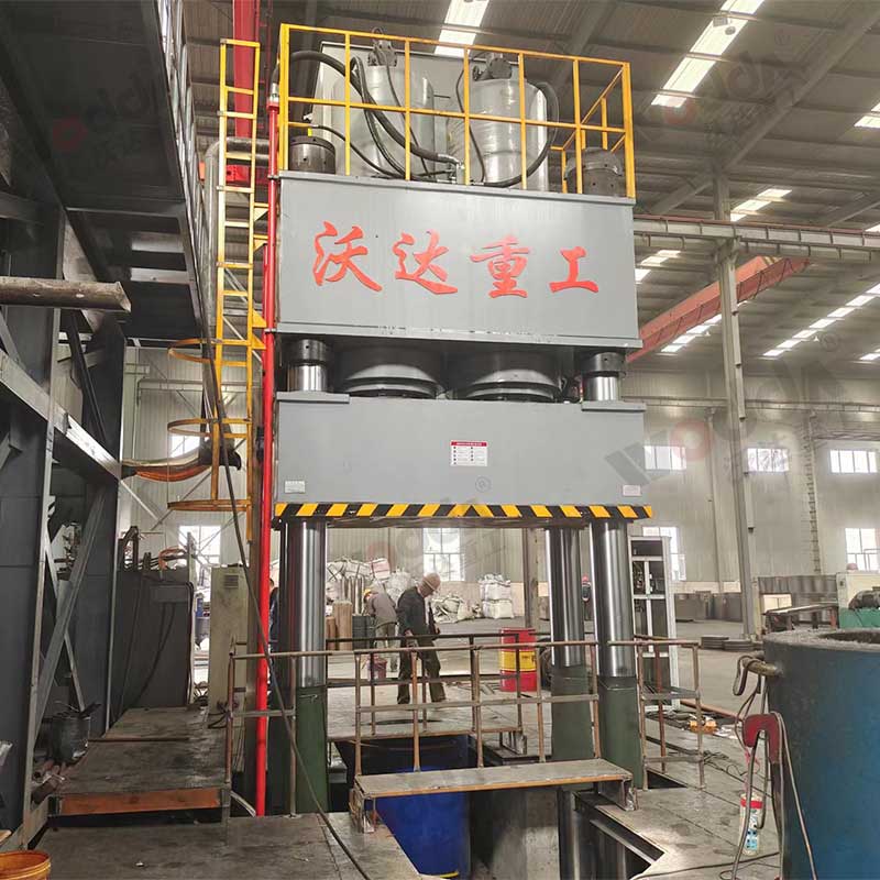 2500噸坩埚液壓機 2500噸坩埚液壓機